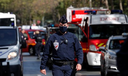 Ataque em Paris deixa 2 feridos perto do antigo escritório do 'Charlie Hebdo'