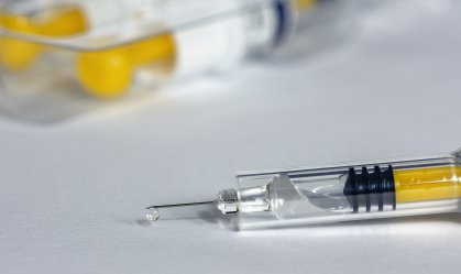 Oferecer vacinas é uma forma de fortalecer relação entre países, diz analista