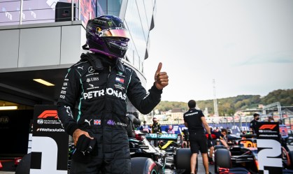 De olho em recorde de Schumacher, Hamilton conquista pole no GP da Rússia de F1