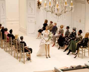 Manequins no desfile da Moschino