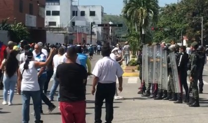 Venezuela tem 100 protestos por falhas nos serviços públicos e falta de gasolina