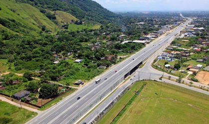 Bolsonaro centraliza fechamento de serviços e fronteiras internas