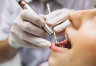 Problemas dentários elevam risco de Covid-19 grave em cardiopatas, diz estudo  