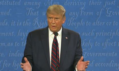 Trump condena ‘todos os supremacistas brancos’, após polêmica em debate