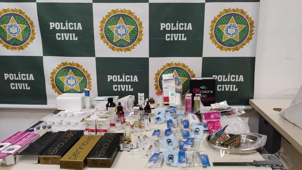 Materiais apreendidos durante operação contra clínicas clandestinas de estética 