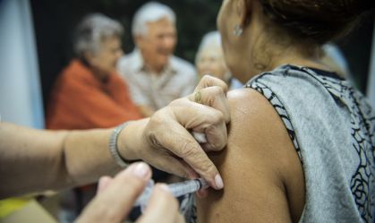 Campanha de vacinação contra a gripe imuniza 84% dos idosos em SP