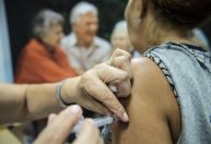 Com alta de casos de “Flurona”, vacinação contra gripe pode ser antecipada para março