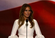 Acidente nos EUA: Melania Trump diz que seu coração está com as vítimas