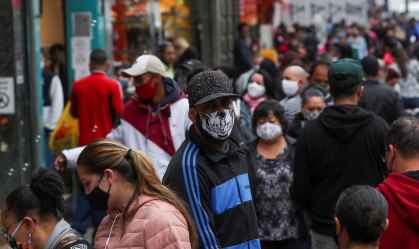 Covid-19 desacelera, mas Brasil ainda registra milhares de mortos por semana