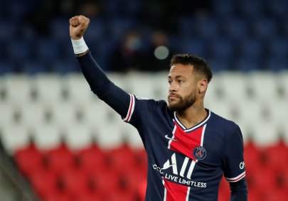 Neymar comemora gol contra o Angers