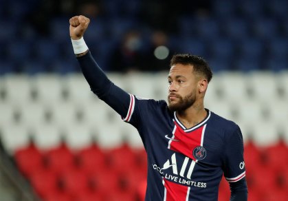 Neymar comemora gol contra o Angers