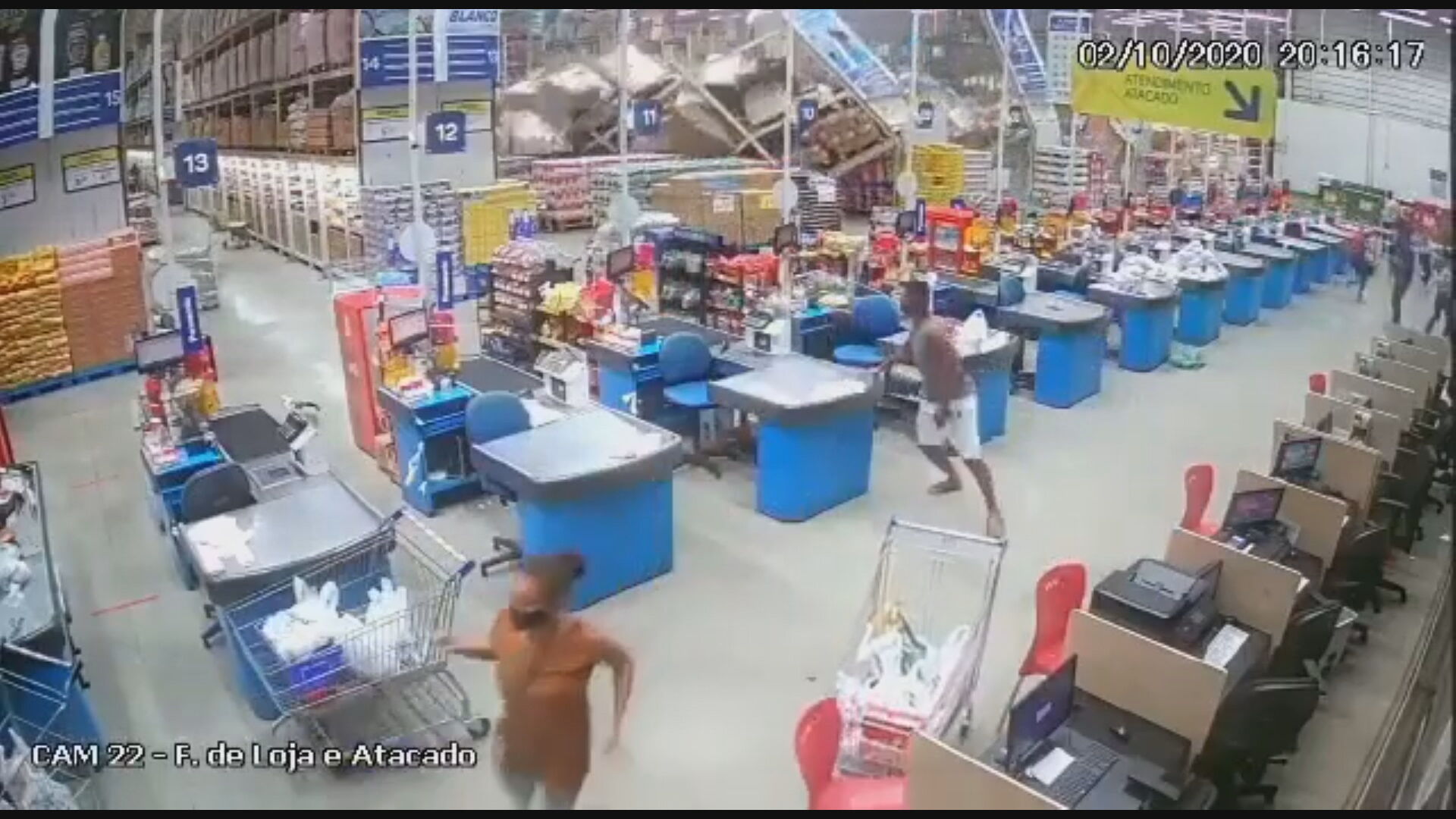 Queda de prateleiras em mercado do Maranhão