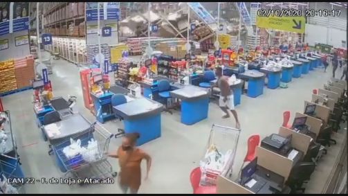 Queda de prateleiras em mercado do Maranhão