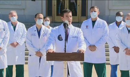 'Estamos contentes com o progresso de Trump', diz equipe médica do presidente