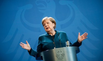 Angela Merkel bane encontros com mais de duas pessoas na Alemanha