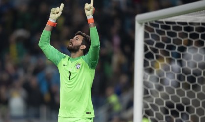 Goleiro Alisson é cortado da estreia do Brasil nas eliminatórias para a Copa