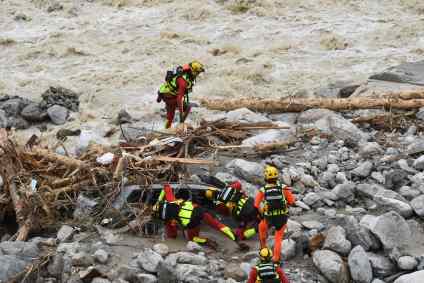 escombros causados por tempestade Alex, nos Alpes Marítimos, entre França e Itál