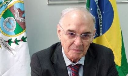 Senador Arolde de Oliveira é internado com Covid-19