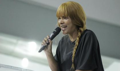 Flordelis se apresenta para colocar tornozeleira eletrônica