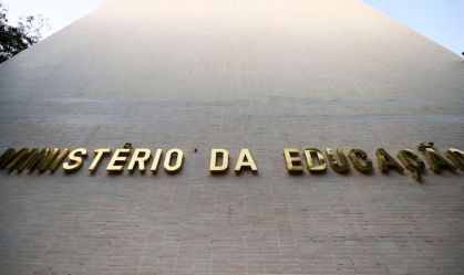 MEC diz que retorno das aulas no ano que vem é inevitável e defende portaria