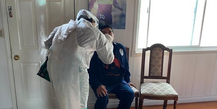 Maradona passa por teste de Covid-19 em casa