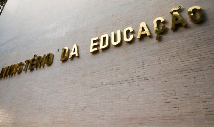 Universidades retomarão aulas presenciais em 1º de março, decide MEC