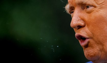 Trump tem 'vínculo' com farmacêutica Regeneron; ações disparam após tratamento