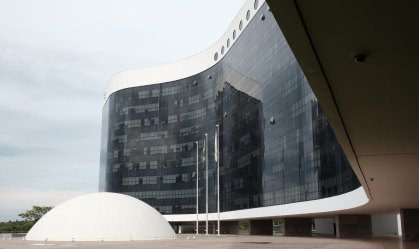 Barroso diz que TSE trabalha para apuração terminar o mais rápido possível