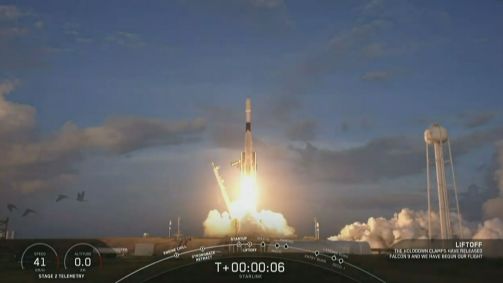 Space X lança mais 60 satélites em direção à órbita da Terra