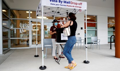 Quase 4 milhões já votaram por correio nos EUA, indicando comparecimento recorde