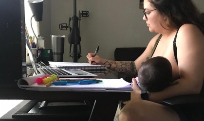 Universitária denuncia professor que a proibiu de amamentar durante aula online