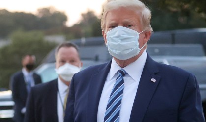 Médico diz que Trump concluiu tratamento; presidente quer comício no sábado