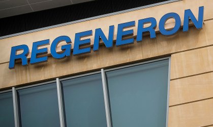 Logo da Regeneron na sede da empresa em Nova York