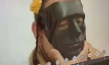Faculdade vai investigar professor de medicina por 'blackface' durante a aula