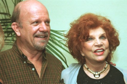 O ator Cecil Thiré ao lado da mãe, Tônia Carrero, em São Paulo