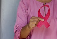 Outubro Rosa: projetos sociais resgatam autoestima de mulheres com câncer de mama