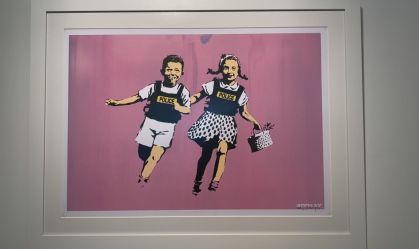 Exposição de Banksy traz obras consagradas do misterioso artista inglês