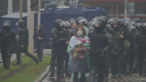 Policiais usam violência contra manifestantes em Belarus (11.out.2020)