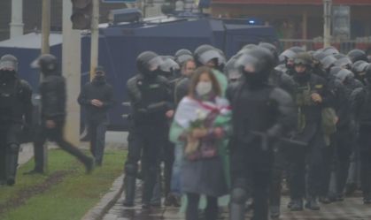 Policiais usam violência contra manifestantes em Belarus (11.out.2020)