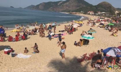Prefeitura do Rio libera permanência na areia das praias