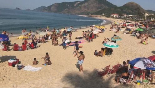 Praia carioca durante o feriado prolongado de 12 de outubro