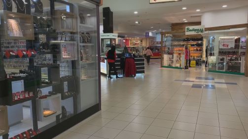 Movimento em loja em shopping de São Paulo
