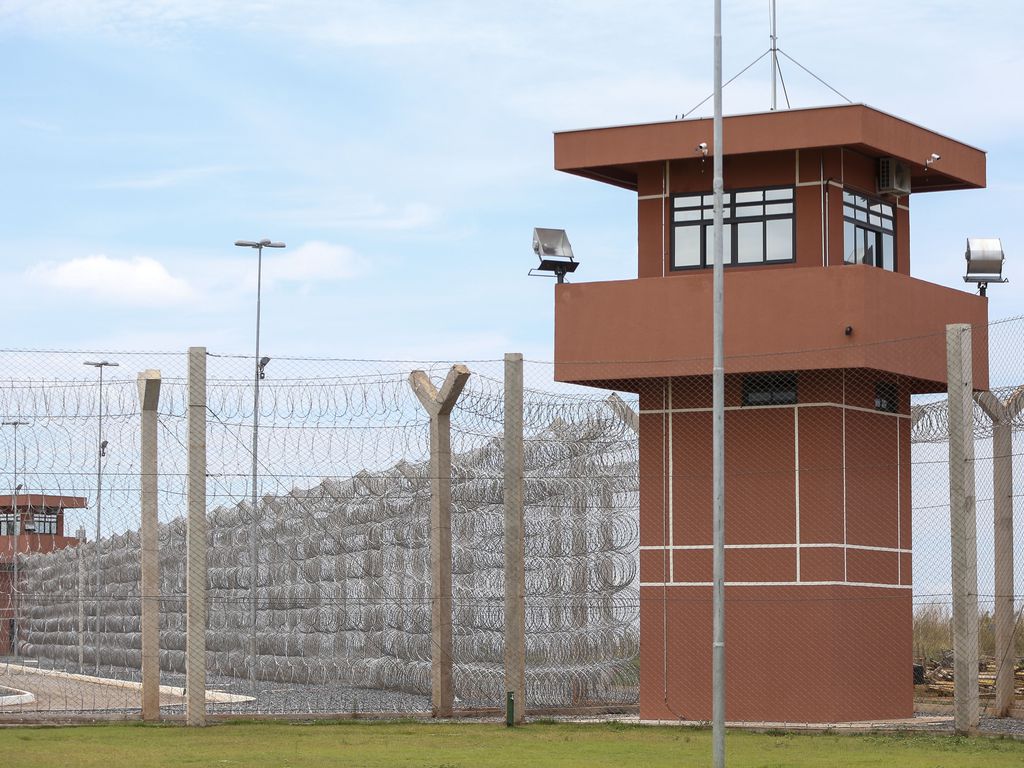 Cinco presos fizeram um policial penal de refém na manhã de domingo (10)
