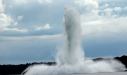 ‘Bomba-terremoto’ da 2ª Guerra explode em tentativa de desativação; assista