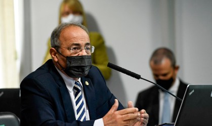 Senador flagrado com dinheiro na cueca refaz pedido para STF arquivar inquérito