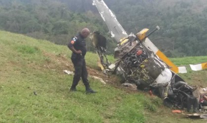 Duas pessoas morrem em queda de helicóptero no Rio de Janeiro