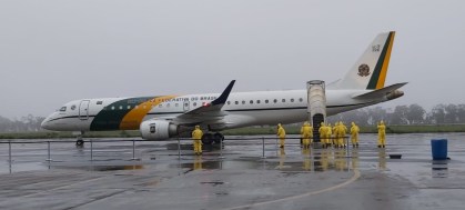 Avião da Força Aérea Brasileira (FAB) que resgatou brasileiros que estavam isola