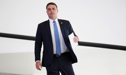 Justiça libera retomada de investigação sobre 'rachadinha' de Flávio Bolsonaro