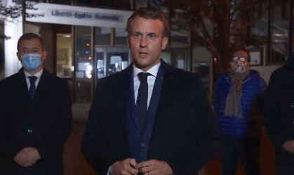 Macron diz que agirá contra terrorismo após professor ser decapitado na França