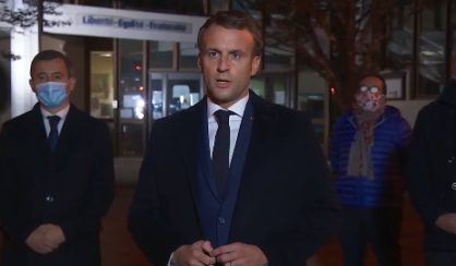 Presidente francês Emmanuel Macron falou a repórteres no local do ataque